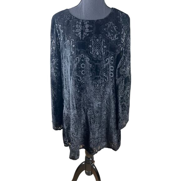 Show me your MuMu knock out mini black damask velvet bell sleeve dress Medium - Picture 3 of 13